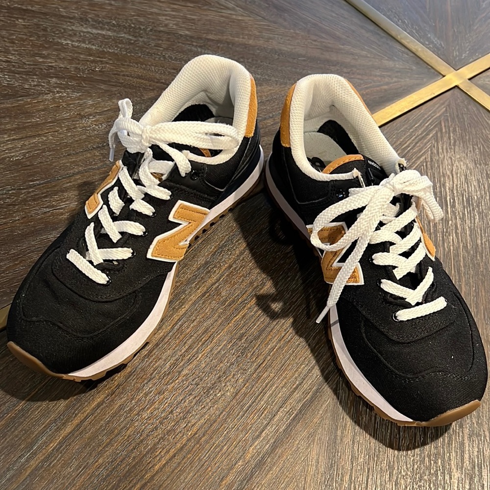 New Balance 574 Women’s Sneakers size 7.5 Black & Tan
